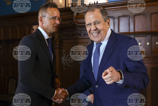 Министрите на външните работи на Русия Сергей Лавров (вдясно) и на Унгария Петер Сиярто