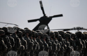 Американски войници във въздушната база "Михаил Когълничану" край Констанца