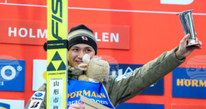 Томофуми Наито постигна първата си победа в Световната купа по ски скокове, Владимир Зографски остана в дъното на класирането