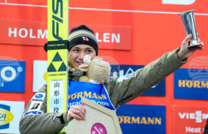 Томофуми Наито постигна първата си победа в Световната купа по ски скокове, Владимир Зографски остана в дъното на класирането