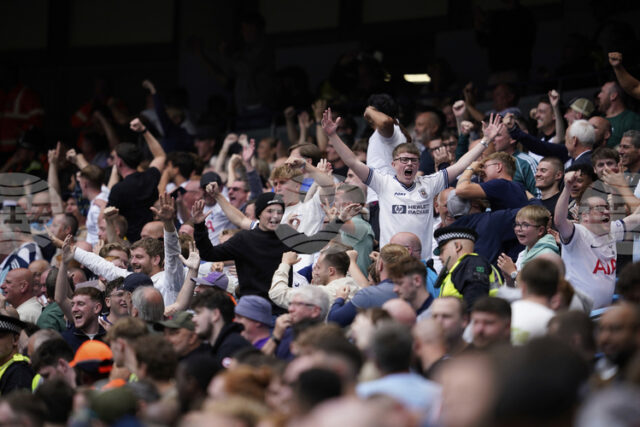 Тотнъм наказа трима привърженици за това, че са отправяли нацистки поздрави на мач от Шампионската лига в Германия през януари