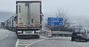 Трафикът е интензивен на изход за товарни автомобили на "Капитан Андреево"