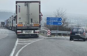 Трафикът е интензивен на изход за товарни автомобили на "Капитан Андреево"