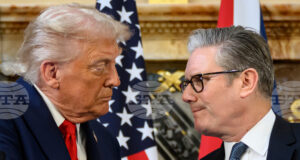 Тръмп разкритикува Великобритания, докато Стармър се опитва да намери „жизнеспособен план“ за отваряне на Ормузкия проток