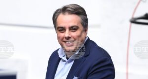 Трябва да се възстанови таванът на цената на електроенергията за бизнеса, посочи председателят на „Продължаваме промяната“ Асен Василев