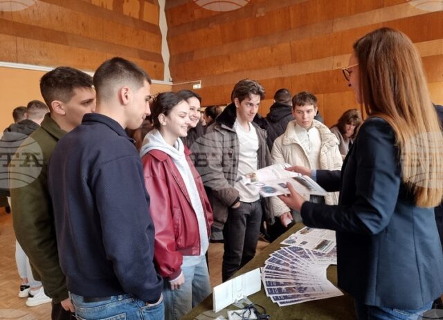 Университети презентират обучението си пред гимназисти на изложение в Монтана