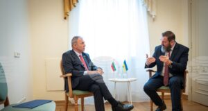 Учениците с български корени ще продължат да изучават български език и традиции в Болградската гимназия, каза министър Сергей Игнатов