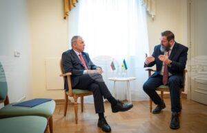 Учениците с български корени ще продължат да изучават български език и традиции в Болградската гимназия, каза министър Сергей Игнатов Учениците с български корени ще продължат да изучават български език и традиции в Болградската гимназия, каза министър Сергей Игнатов