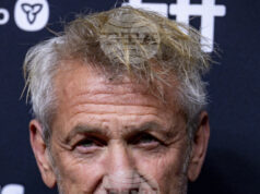 Шон Пен получи „железен Оскар“ по време на посещението си в Украйна