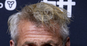 Шон Пен получи „железен Оскар“ по време на посещението си в Украйна