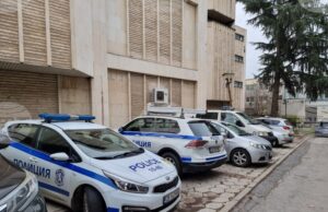 Шофьор, употребил наркотици, се ударил с автомобила си последователно в две превозни средства в Дупница, има пострадал