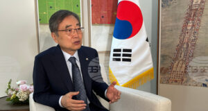 Южнокорейският външен министър призовава Иран да гарантира безопасността на корабите в Ормузкия проток