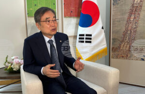 Южнокорейският външен министър призовава Иран да гарантира безопасността на корабите в Ормузкия проток