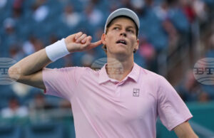 Яник Синер се класира за четвъртфиналите на тенис турнира в Маями, Александър Зверев също продължава без грешка