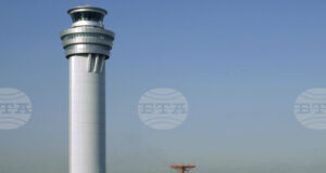 Япония забранява от април използване на външни батерии по време на полет, съобщи Киодо