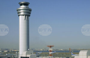 Япония забранява от април използване на външни батерии по време на полет, съобщи Киодо