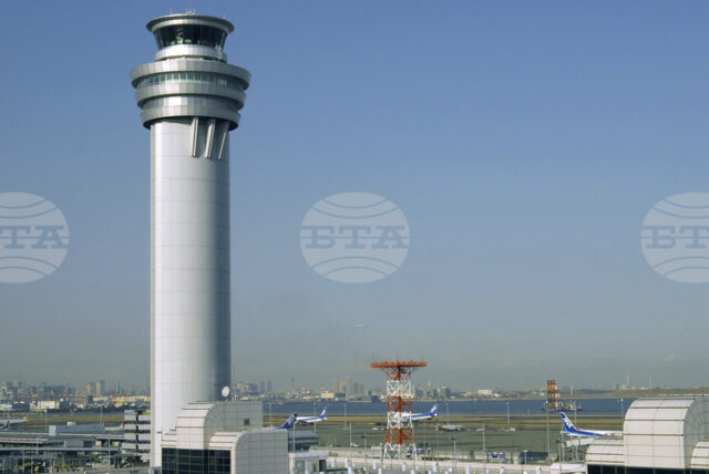 Япония забранява от април използване на външни батерии по време на полет, съобщи Киодо