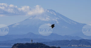 Япония пусна специален влак за разглеждане на планината Фуджи