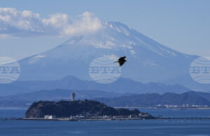 Япония пусна специален влак за разглеждане на планината Фуджи