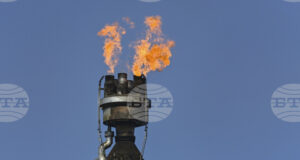 Японското правителство обмисля "намеса на пазара на петролни фючърси", предаде Ройтерс