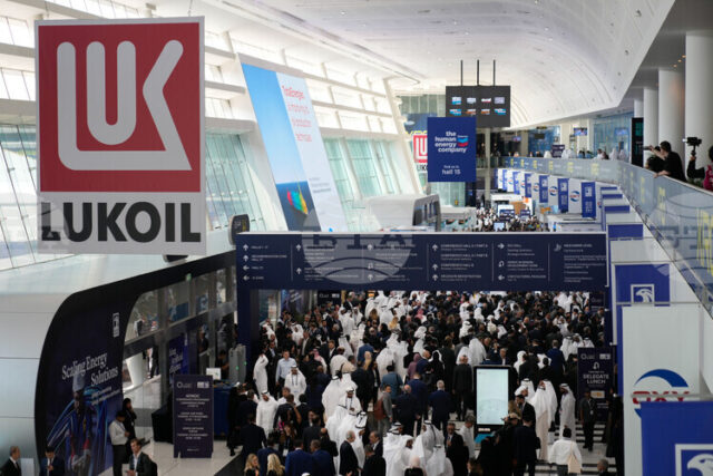 „Лукойл“ отчете близо 20 млрд. долара загуби заради отписване на международни активи, включително в България
