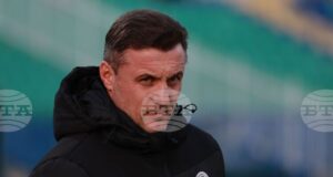 "С човек по-малко играхме много по-добре, отколкото през първото полувреме", каза старши треньорът на Локомотив (София) Станислав Генчев