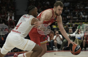 Александър Везенков изведе Олимпиакос до победа над Лион-Вильорбан, гърците оглавиха класирането в баскетболната Евролига