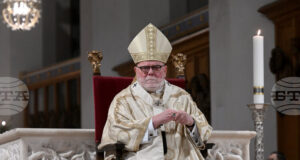 Архиепископът на Мюнхен критикува министъра на отбраната на САЩ