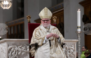 Архиепископът на Мюнхен критикува министъра на отбраната на САЩ