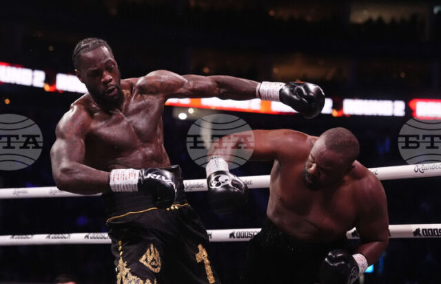 Бившият шампион в тежка категория на Световния боксов съвет (WBC) Бившият шампион в тежка категория на Световния боксов съвет (WBC) Дионтей Уайлдър победи Дерек Чисора в Лондон