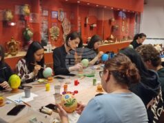 Благотворителната инициатива „Яйцата на художника“ събра творци и ученици в Троян Благотворителната инициатива „Яйцата на художника“ събра творци и ученици в Троян