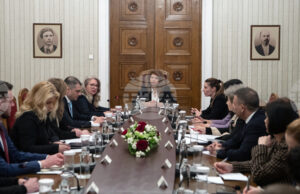 България може да привлече туристи с имидж на сигурна и конкурентна дестинация, заяви президентът Илияна Йотова на среща с ресорния министър