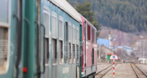 Влак е дерайлирал в междугарието Царева Ливада – Трявна, трима пътници са пострадали, съобщиха от НКЖИ