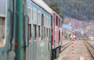 Влак е дерайлирал в междугарието Царева Ливада – Трявна, трима пътници са пострадали, съобщиха от НКЖИ