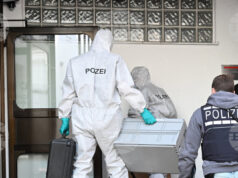 Германските власти заявиха, че по първоначални данни откритият край Хамбург флакон с надпис "Полоний 210" не съдържа отровни вещества