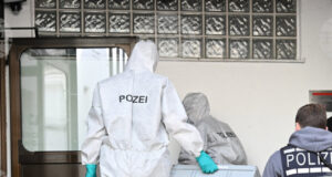 Германските власти заявиха, че по първоначални данни откритият край Хамбург флакон с надпис "Полоний 210" не съдържа отровни вещества