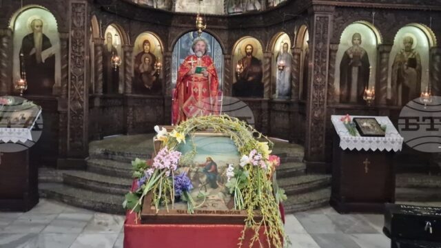 Да възхваляваме Божия син не само молитвено, а и с Да възхваляваме Божия син не само молитвено, а и с нашите добри дела, призова на Цветница в Търговище отец Славчо Проданов