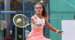 Денислава Глушкова даде аванс на България срещу Република Южна Африка в първия мач от отборния турнир по тенис за жени "Били Джийн Кинг Къп"