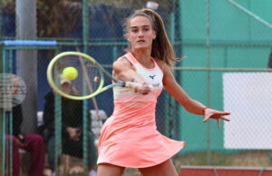 Денислава Глушкова даде аванс на България срещу Република Южна Африка в първия мач от отборния турнир по тенис за жени "Били Джийн Кинг Къп"