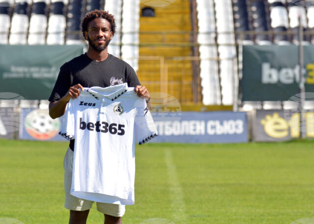 Жордан Варела отпадна от групата на Славия за гостуването на Черно море