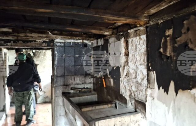 Запален комин причини пожар и щети по къща в Болярово