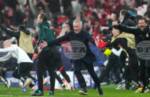 Играчите ми нямат връзка с реалността, побесня Жозе Моуриньо след равенството на Бенфика с Каса Пиа