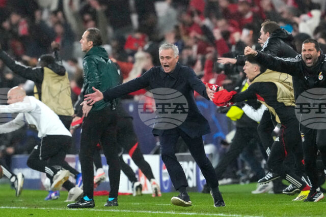 Играчите ми нямат връзка с реалността, побесня Жозе Моуриньо след равенството на Бенфика с Каса Пиа