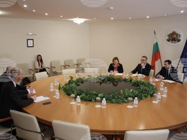 Инвестиция от 20 млн. евро в декарбонизацията на завода на Инвестиция от 20 млн. евро в декарбонизацията на завода на "Солвей Соди" в Девня обсъдиха министър Трайков и ръководството на компанията