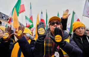 Иран екзекутира двама мъже, свързани с дисидентска опозиционна групировка, съобщиха местните власти