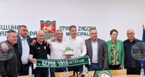 Легендата на футболния Берое Кънчо Кашеров получи почетни плакети от Община Стара Загора и БФС по повод 70-годишния си юбилей