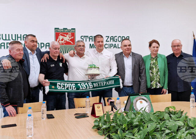 Легендата на футболния Берое Кънчо Кашеров получи почетни плакети от Община Стара Загора и БФС по повод 70-годишния си юбилей