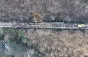 Локомотивът от железопътния инцидент край Стайновци е отстранен от линията, работници извършват реконструкция на железния път