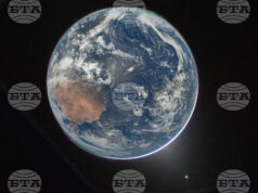 Земята, снимана от "Орион"