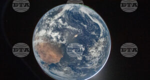 Земята, снимана от "Орион"